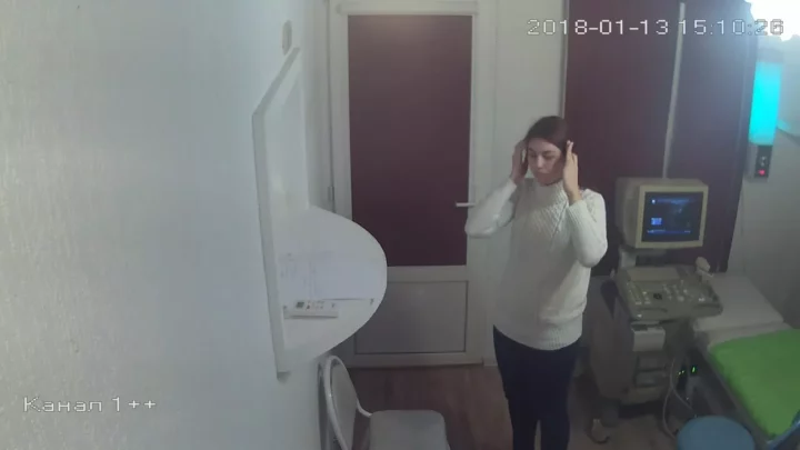 診察室の秘め事… ロシア人美女の密着盗撮 のスクリーンショット 3
