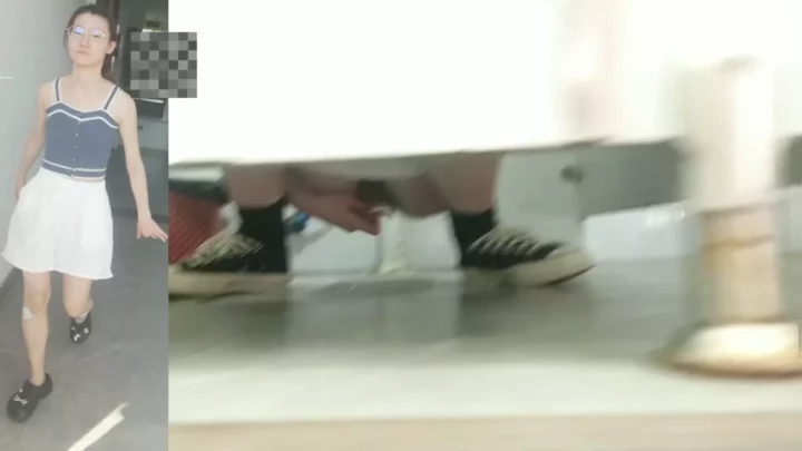 図書館で出会った美女3人組が魅せる秘密のトイレタイム のスクリーンショット 3