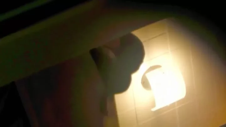 【無修正】乙女の恥ずかしい瞬間を盗撮！隠しカメラ映像 のスクリーンショット 7