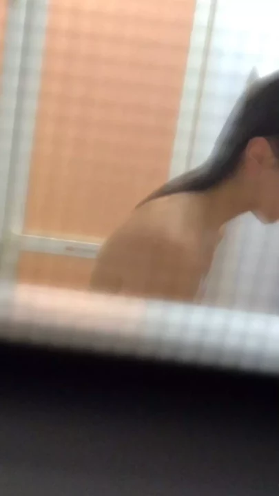 覗き見の悦び！美形娘のバスタイムを独り占め のスクリーンショット 3