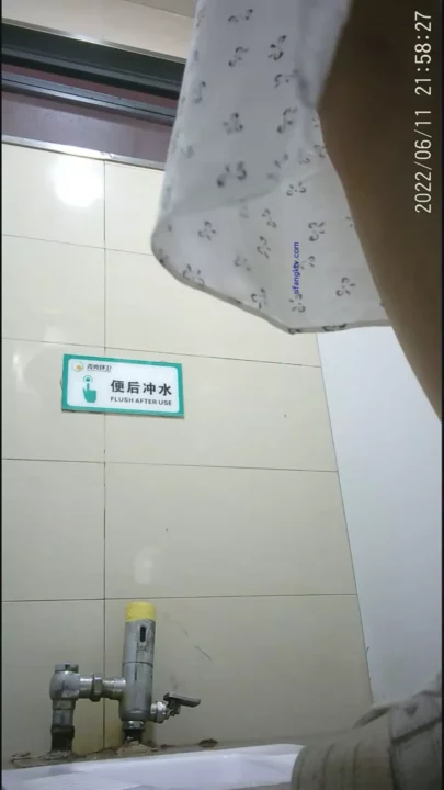 高級ブティックのトイレで密会！禁断の情事 のスクリーンショット 4