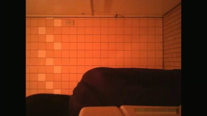 和式トイレ盗撮！女子大生から若妻まで18人 のスクリーンショット 4
