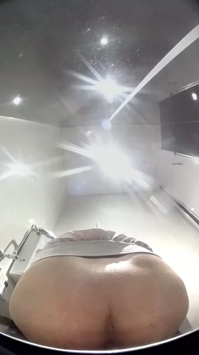 【6人登場】駅のトイレで仕掛けられた盗撮カメラ！ のスクリーンショット 4