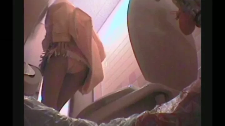 和式トイレで極太ソフトクリーム排便！女子大生の秘蔵コレクション のスクリーンショット 4